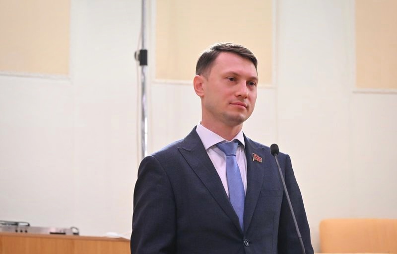 Сегодня на заседании фракции КПРФ в преддверии «правительственного часа» в Госдуме руководитель Федерального агентства по делам молодежи Ксения Разуваева представила информацию о реализации молодежной политики в России и ответила на вопросы депутатов. Сегодня на заседании фракции КПРФ в преддверии «правительственного часа» в Госдуме руководитель Федерального агентства по делам молодежи Ксения Разуваева представила информацию о реализации молодежной политики в России и ответила на вопросы депутатов.